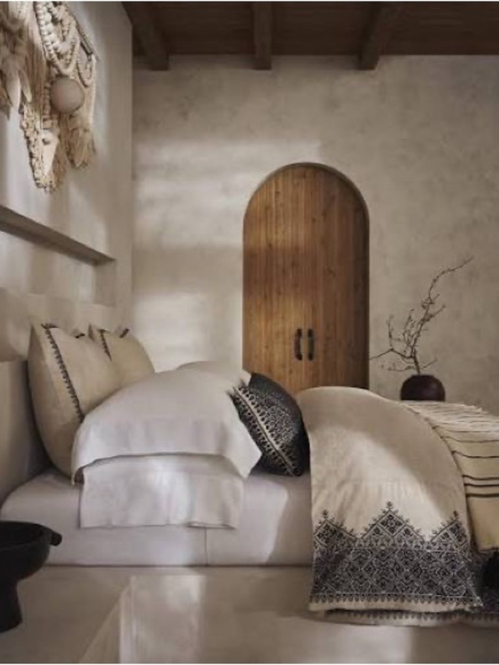 Cream Linen Cotton & Black Embroidered Duvet Cover Set, Banana Republic Cal King - Picture 2 of 7